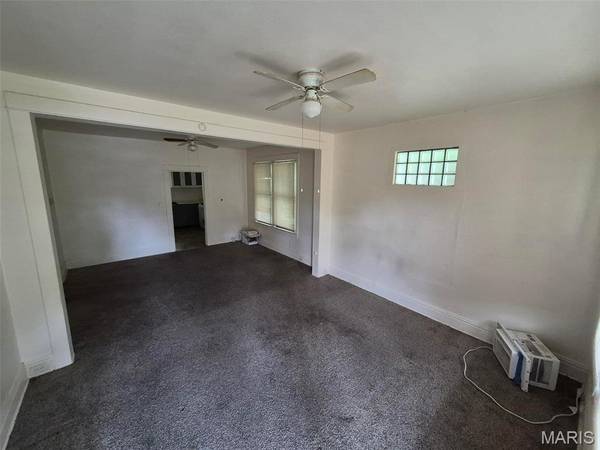 7029 Florence PL, St Louis, MO 63136