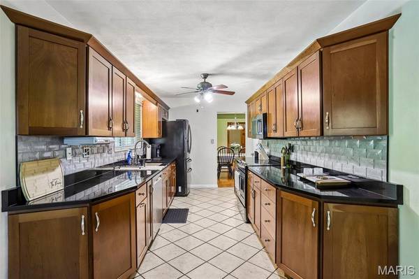 7 Lou Juan DR, Glen Carbon, IL 62034