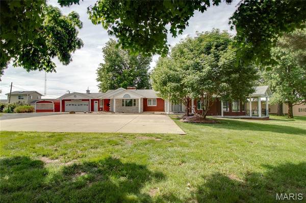 27161 State Highway 3, Godfrey, IL 62035