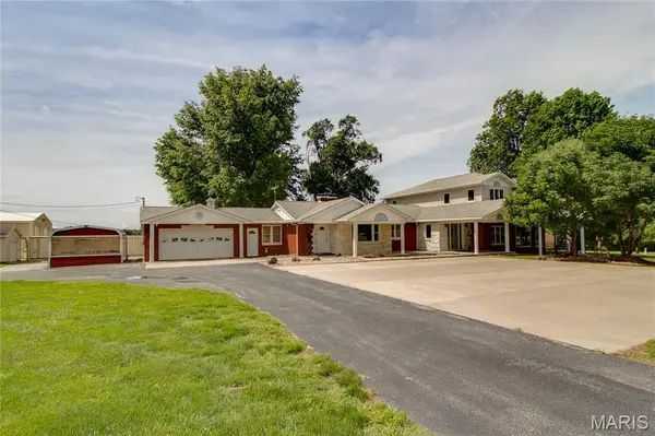 27161 State Highway 3, Godfrey, IL 62035