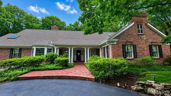 9767 Fall Ridge TRL, Sunset Hills, MO 63127