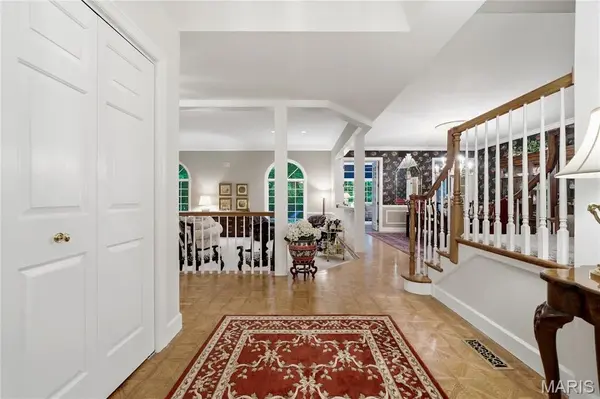 9767 Fall Ridge TRL, Sunset Hills, MO 63127