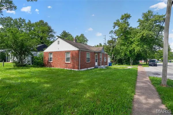 8102 Frost AVE, St Louis, MO 63134