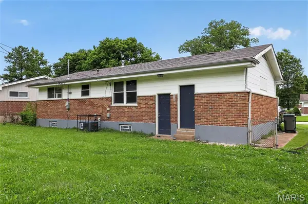 9811 Portage DR, St Louis, MO 63136