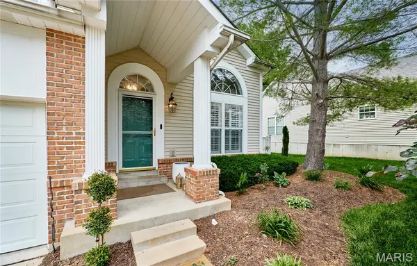 15207 Cambridge Terrace CT, Chesterfield, MO 63017