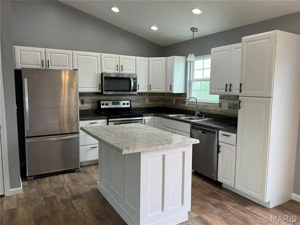 128 Linder LN, Winfield, MO 63389