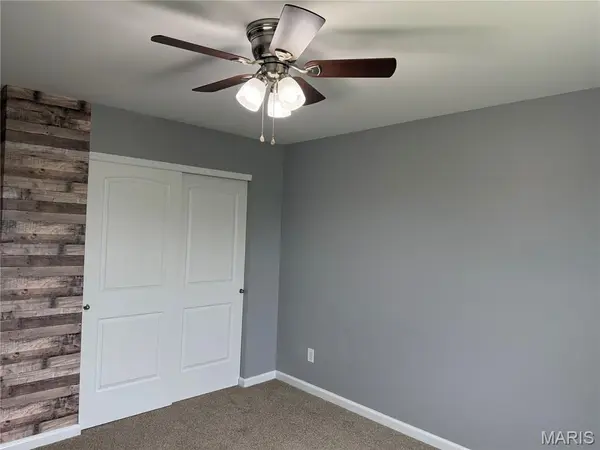 128 Linder LN, Winfield, MO 63389