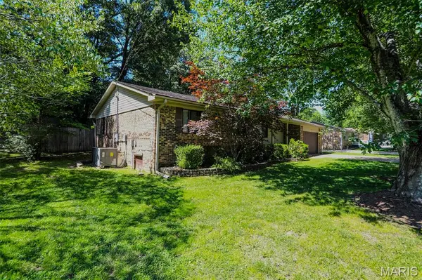 1804 Zehm AVE, Poplar Bluff, MO 63901