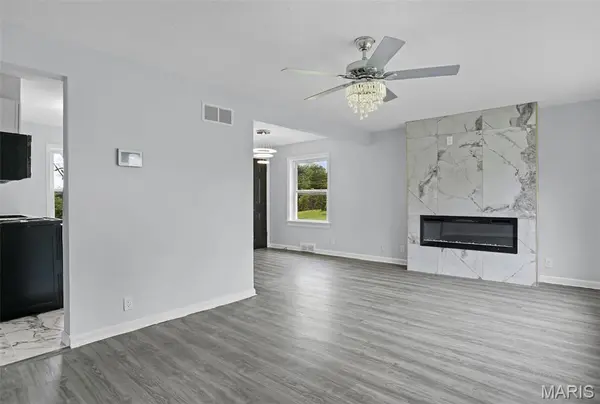 826 Fontaine PL, St Louis, MO 63137