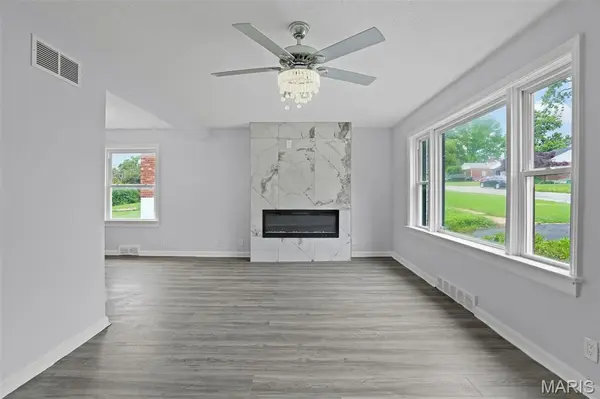 826 Fontaine PL, St Louis, MO 63137