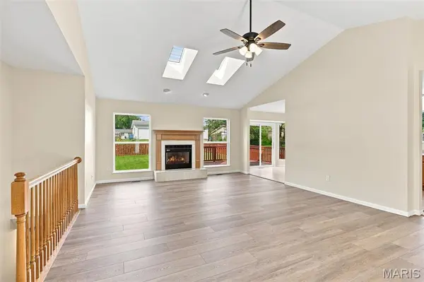 1747 Coachway LN, Hazelwood, MO 63042