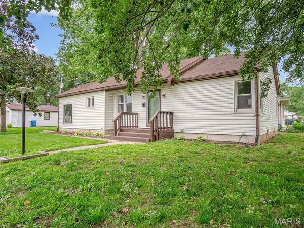 1516 Ash ST, Highland, IL 62249
