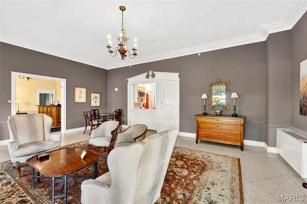 900 S Hanley RD #3D, Clayton, MO 63105