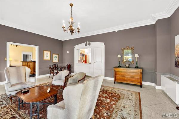 900 S Hanley RD #3D, Clayton, MO 63105