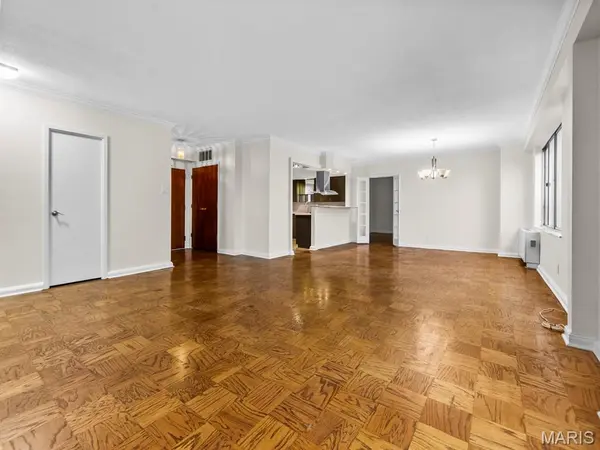 900 S Hanley RD #3D, Clayton, MO 63105