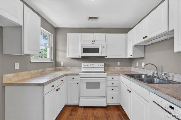 16560 Victoria Crossing DR #J, Grover, MO 63040