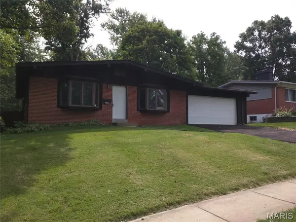 600 Pimlico DR, Florissant, MO 63033