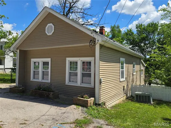 122 Almeling ST, New Melle, MO 63365
