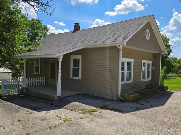 122 Almeling ST, New Melle, MO 63365