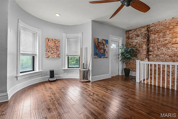 4629 Washington BLVD, St Louis, MO 63108