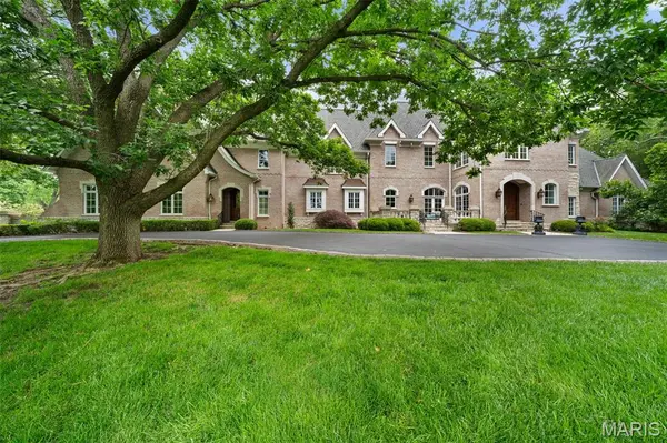 760 Kent RD, Ladue, MO 63124