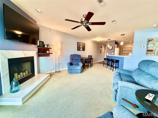 222 Park Place LN #2A, Kaiser, MO 65047