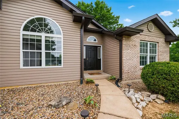 129 Fleur De Lis DR, Wentzville, MO 63385
