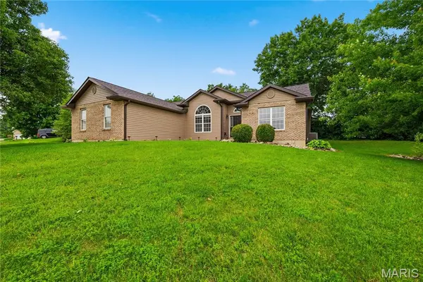 129 Fleur De Lis DR, Wentzville, MO 63385
