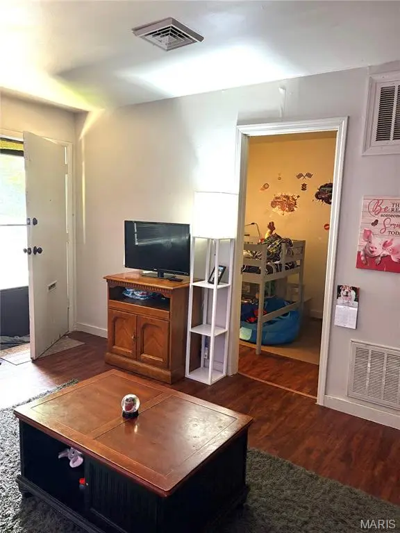 3913 Jennings Station RD, Pine Lawn, MO 63121