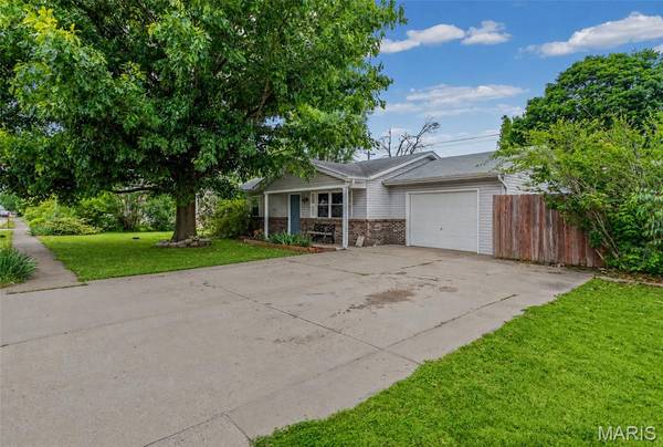 429 Orchard CT, Troy, IL 62294