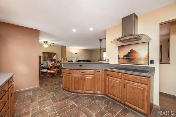1299 Pin Oak LN, Caseyville, IL 62232