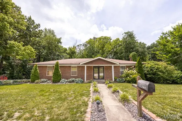 1299 Pin Oak LN, Caseyville, IL 62232