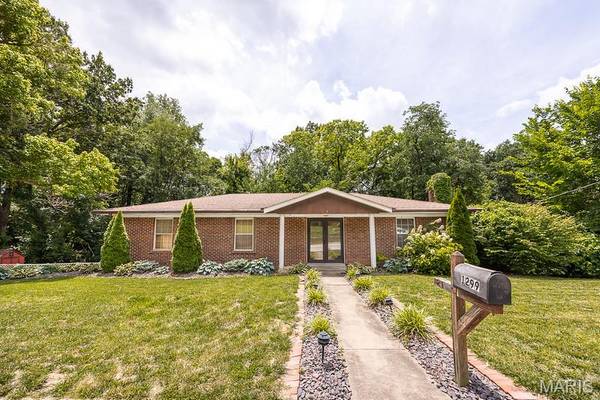 1299 Pin Oak LN, Caseyville, IL 62232