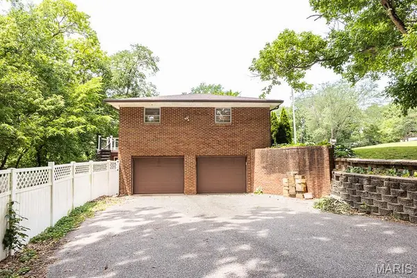 1299 Pin Oak LN, Caseyville, IL 62232