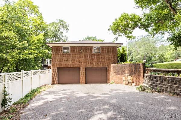 1299 Pin Oak LN, Caseyville, IL 62232