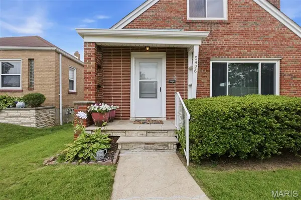 5426 Mardel AVE, St Louis, MO 63109