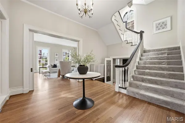 5257 Westminster PL, St Louis, MO 63108