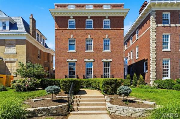 5257 Westminster PL, St Louis, MO 63108