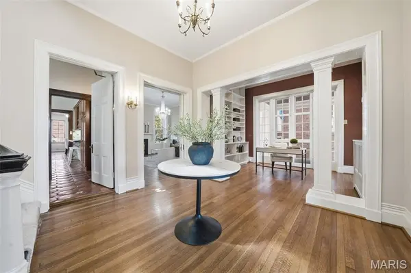5257 Westminster PL, St Louis, MO 63108