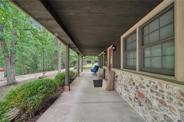 7957 County Line Rd RD, Robertsville, MO 63072