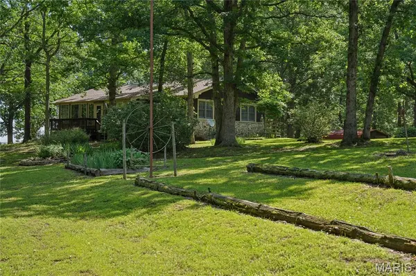 7957 County Line Rd RD, Robertsville, MO 63072