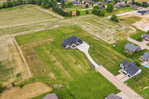 895 Bach DR, Millstadt, IL 62260