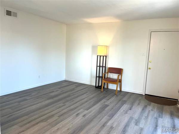 6954 Colonial Woods DR #80, Mehlville, MO 63129