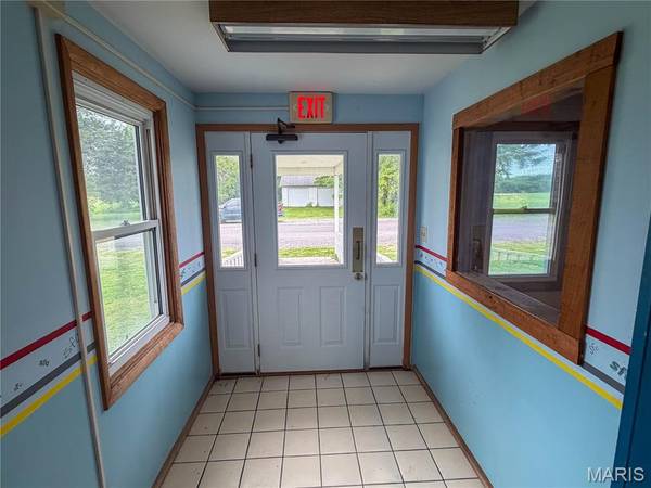 1212 Pineda Ln, Staunton, IL 62088