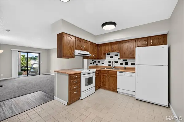 1423 Summergate Pkwy #H, St Charles, MO 63303