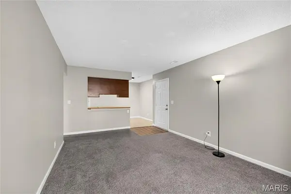 1423 Summergate Pkwy #H, St Charles, MO 63303