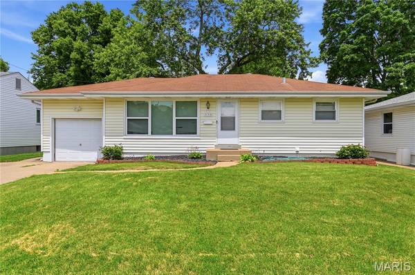 335 Monterey DR, Florissant, MO 63031