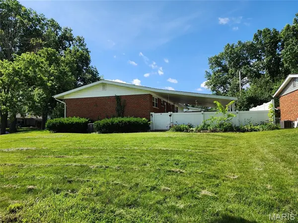 2805 Ancell LN, Mehlville, MO 63125