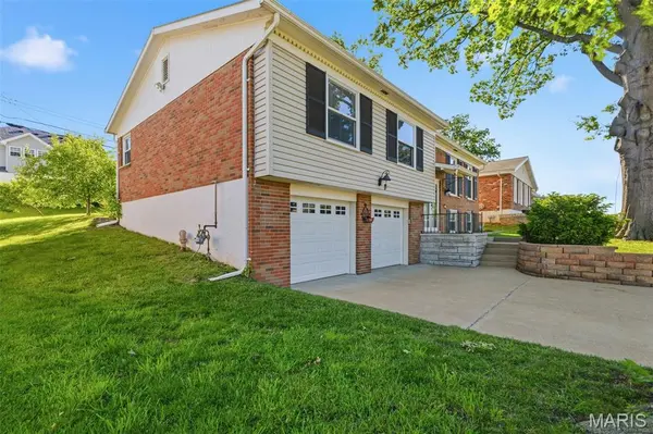 4113 Sunrise Way DR, St Louis, MO 63125
