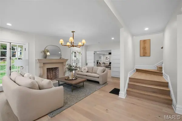 5 S Rock Hill RD, Webster Groves, MO 63119